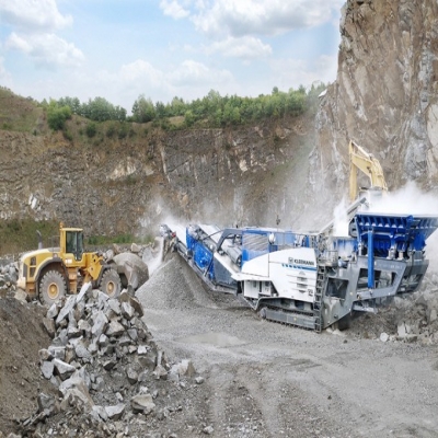 克磊鏝移動破碎機(jī)在施工作業(yè)