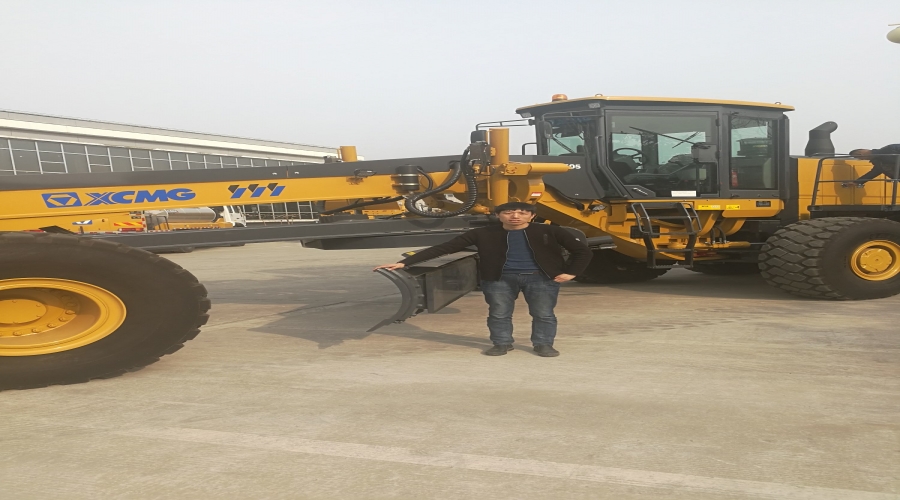 徐工最大平地機(jī)